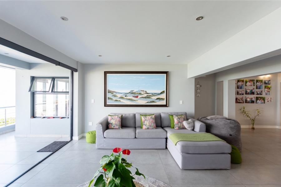 7 Bedroom Property for Sale in Calypso Beach Western Cape